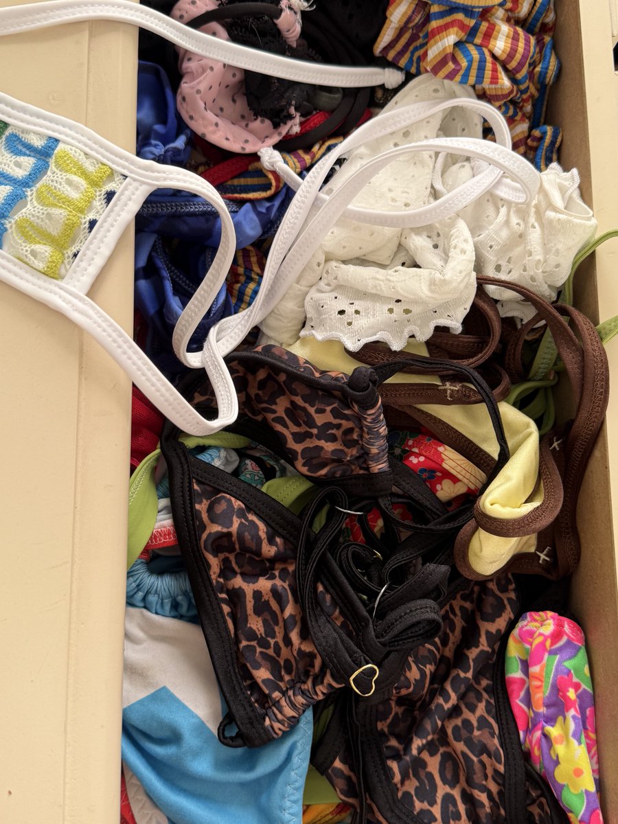 loookatmeimkiad's tweet image. bikini drawer is #healthy