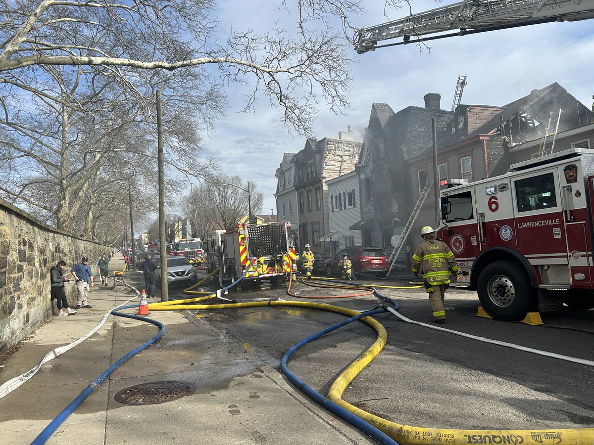 RickyReports's tweet photo. Bloomfield Fire: At least 10 people have been displaced after a quick-moving fire impacted 5 homes on Penn Ave near Children’s Hospital in Pittsburgh’s Bloomfield neighborhood. A relatively rare 3-alarm fire in the city. 

Firefighters are checking for hot spots. @KDKA https://t.co/Wfqm66ezgD