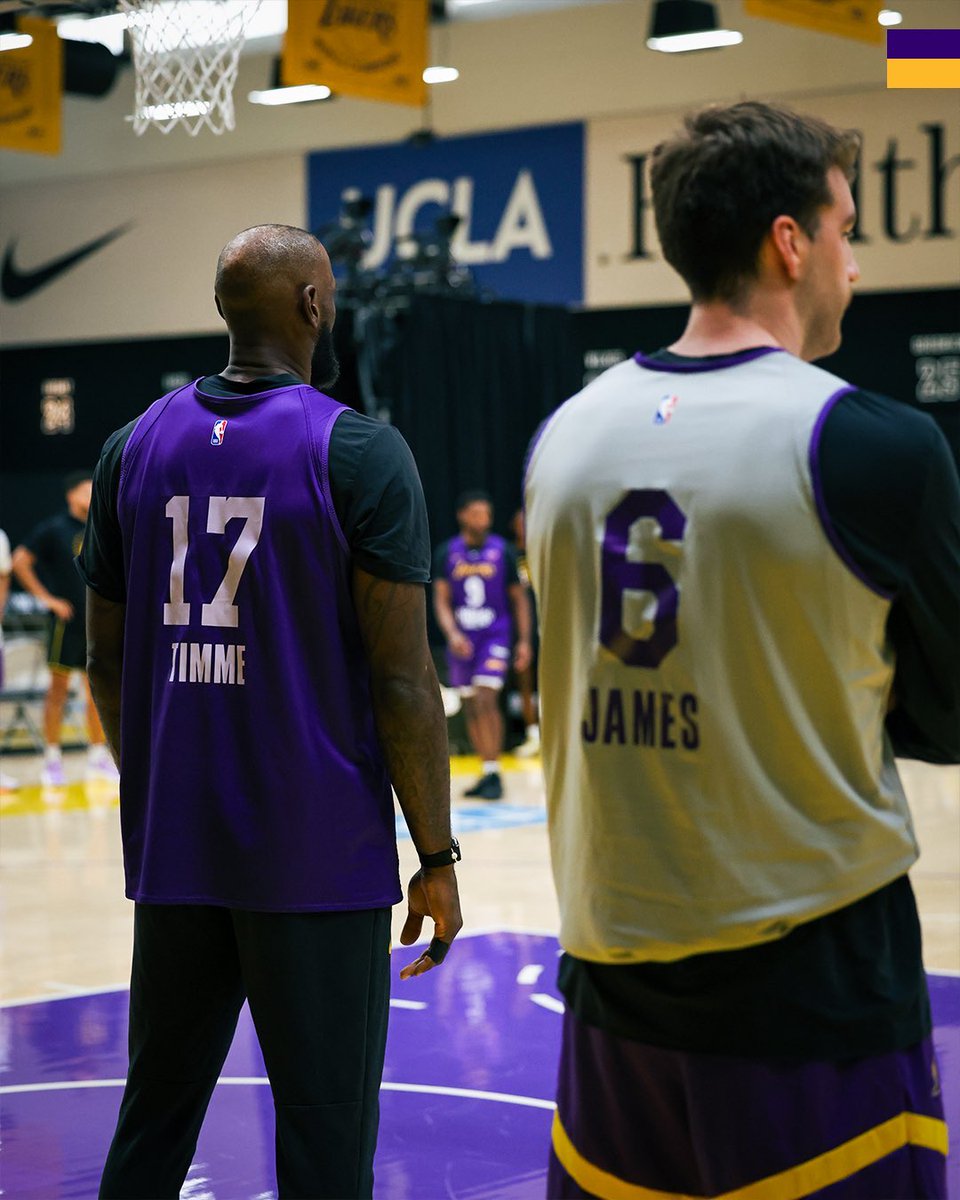 Lakers Lead tweet media