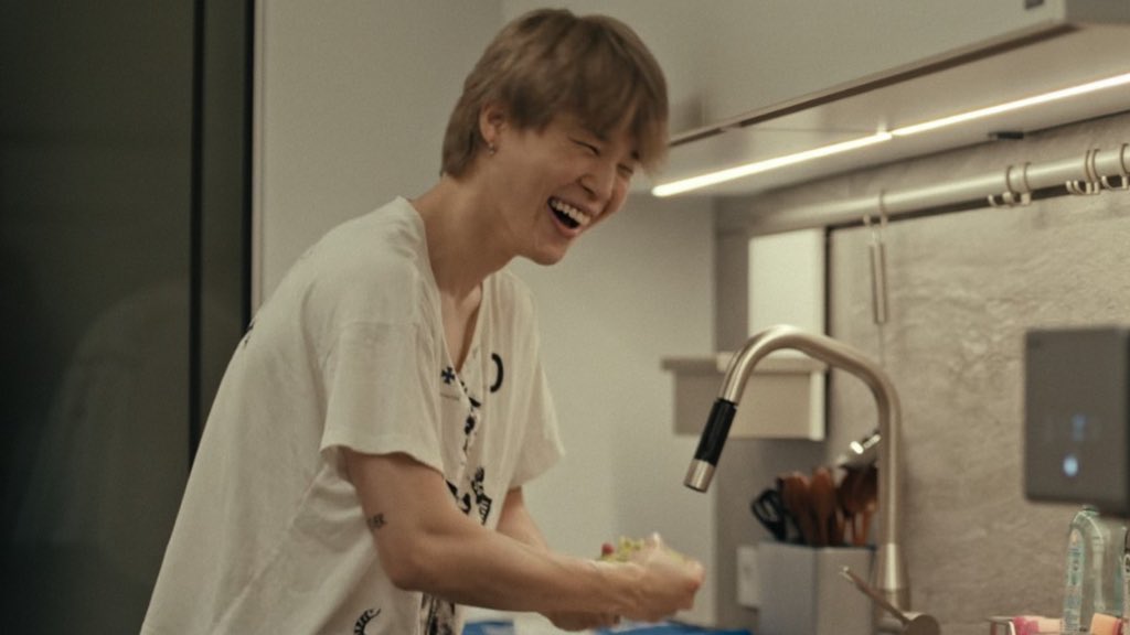 ★ ⏾ seeing bts tweet media