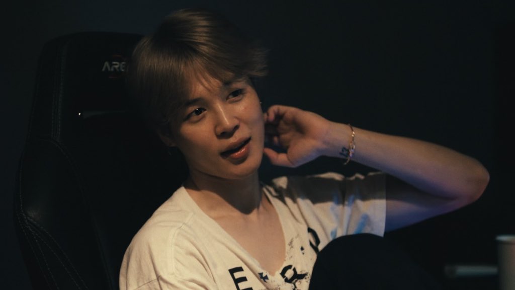 ★ ⏾ seeing bts tweet media