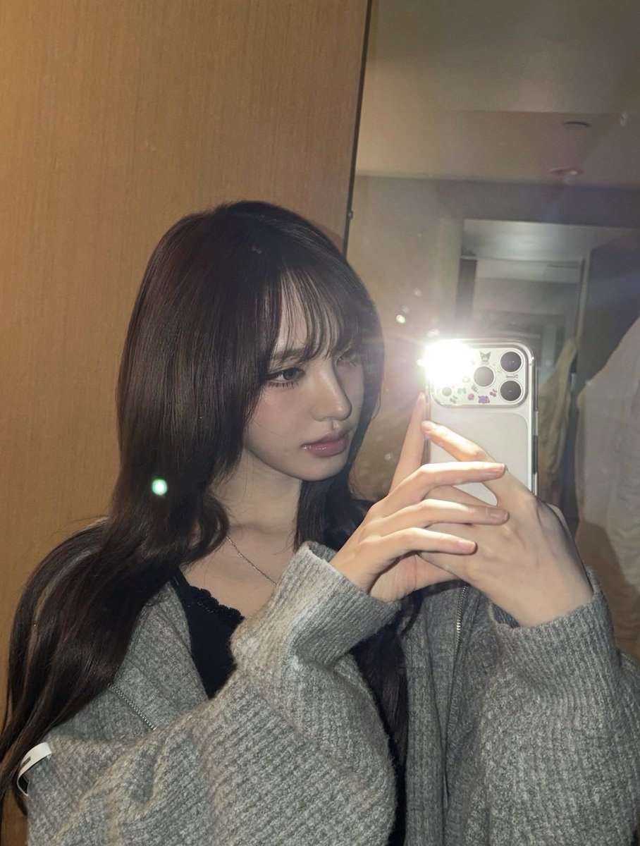 liz pics tweet media