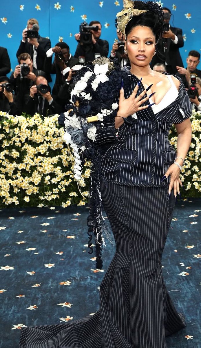Nicki4orever's tweet photo. Nicki Minaj doesn't owe anyone her political vote or her silence. She’s a grown woman, a mogul, and a mother. Let her live! 👩👦💼✨ #Mogul #NickiMinaj #Independence #BarbzForever #QueenBehavior 🩷🩷🩷❤️❤️❤️💜💜💜 https://t.co/YVUlyogep9