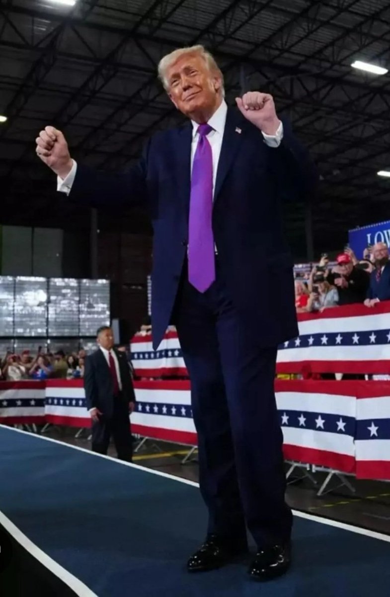 Hürmüz boğazını açmanız için 48 saatiniz var.

48 saat sonra,

Hürmüz boğazını açmanız için 72 saatiniz var.

72 saat sonra, 

Baktık tuhaf şeyler oluyor, hemen kaçtık.