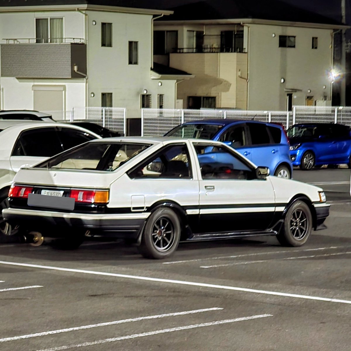 GSXR_400's tweet photo. よくハチロクに乗ってると話しかけられて、これ速いの？って聞かれるけど、毎回言うのは「所詮40年前のカローラです、それ以上でもそれ以下でも無いです」 https://t.co/Ww24ZIaVDl