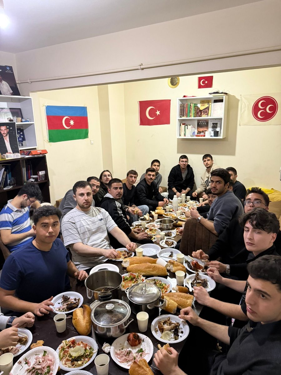 Yıldız Ülkücüleri olarak Levent Baykay Ülkü Evimizde bir araya geldik.