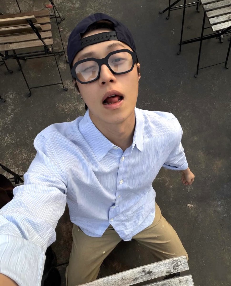 sangrosos's tweet image. good morning ˙𐃷˙  me? out on a sunday? #crazy if you see me look away, i just need air that is not in my house, hopefully everyone is having a lovely sunday, take care