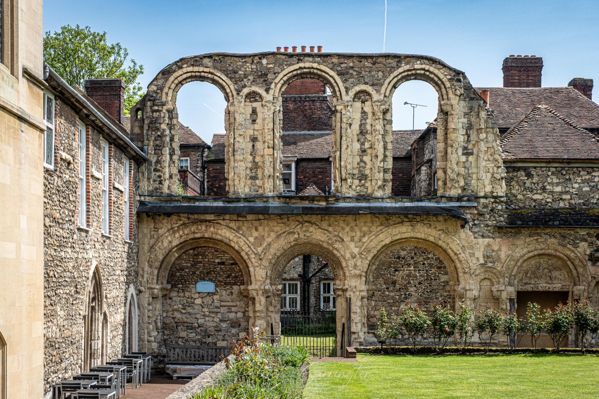 JPG_1969's tweet image. Some exterior shots of Rochester Cathedral. I recommend a visit if you can, it's a corker! So much to see. #rochester #cathedral #culture #palmsunday #christian #english #norman