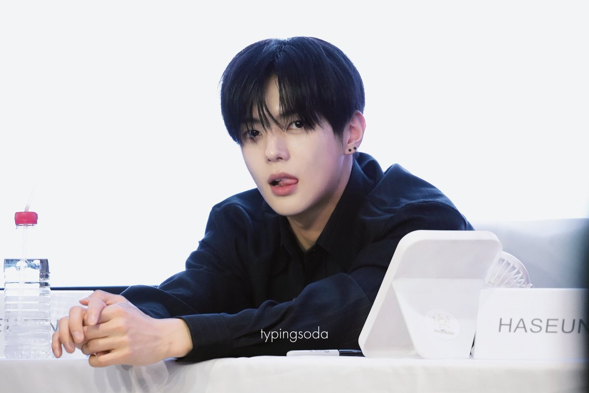 typingsoda's tweet photo. 260329
Fansign in Shanghai

#전이정 #이정 
#イジョン #LEEJEONG https://t.co/7aULLAcQVw