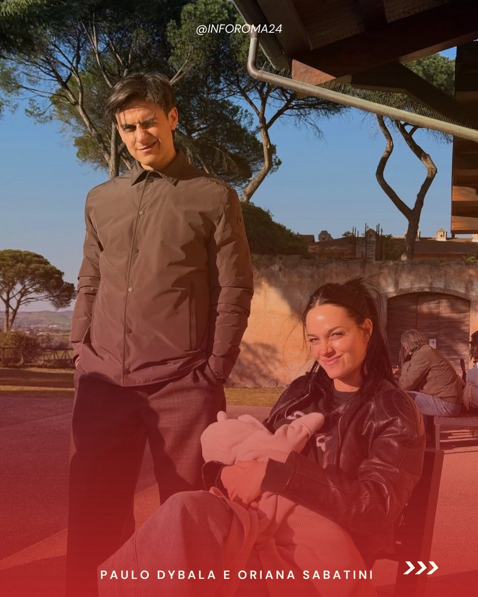 inforoma24's tweet photo. ๐ก๐ด Paulo #Dybala, ancora lontano dal campo da gioco, sta dedicando il suo tempo principalmente alla famiglia e al recupero dallโinfortunio.
๐ธ Si sta anche ritagliando dei momenti per la vita sociale, come si vede nella foto con Robert #Pattison.
#ASRoma https://t.co/GLSLNnUs7b