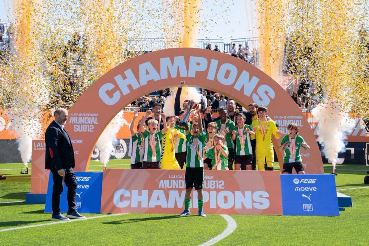 Twilight tweet media