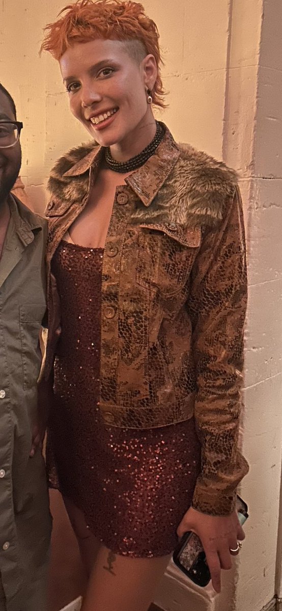 Courtney tweet media