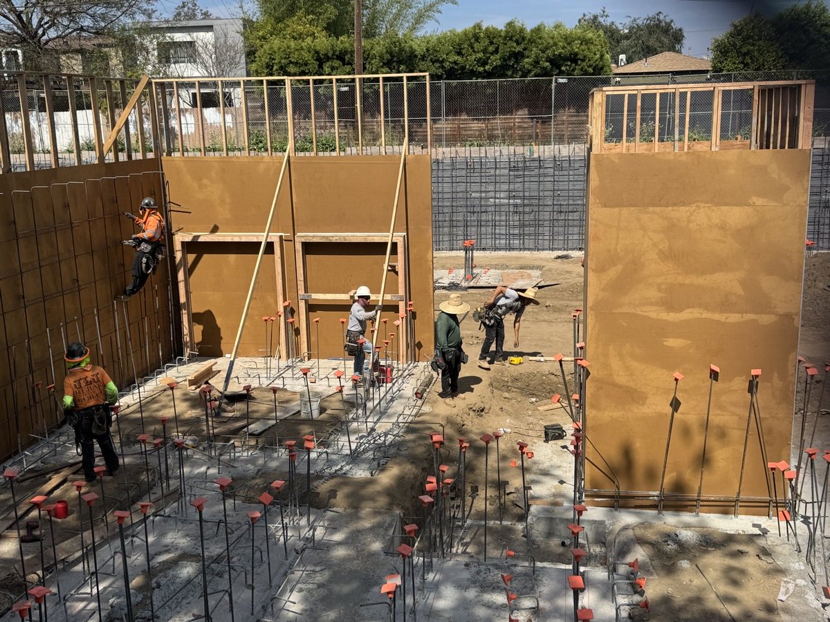 Daniel Pourbaba tweet media