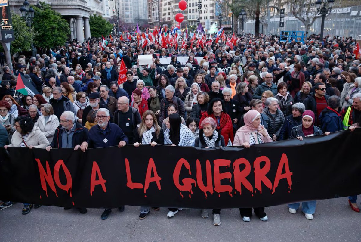 MILITARES | #politica Siento atraccion por el mundo militar. Materiales, etc

PERO NUNCA OLVIDO cuando cualquier politico asesina civiles con su ejercito. Cuando le asesinan militares por mandarlos a la guerra. Son politicos asesinos. El ejercito tiene q estar PARA NO USARLO.