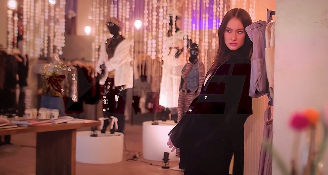 lolasupremacyy tweet media