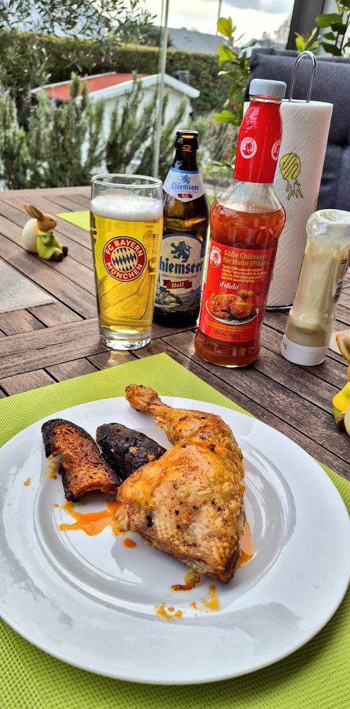Joergemann's tweet image. Also, der #Sommer kann kommen. Als kleines Lockmittel haben wir den Pool🏊‍♂️ schon abgedeckt.
Jetzt ne kleine Stärkung und lecker Bierchen mit 56 Kräutern.
Euch einen schönen Abend 🌻

#Prost🍻 Ihr Säcke