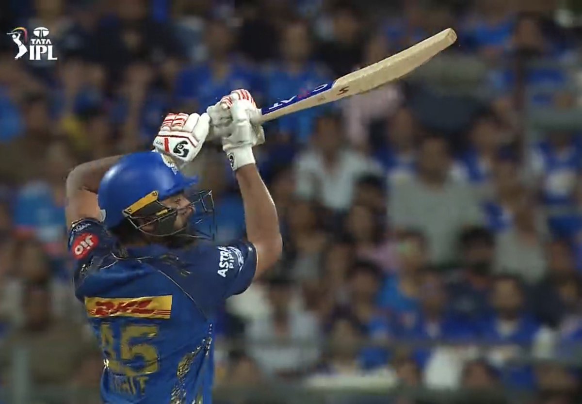 lambodhara1's tweet image. Low quality picture, high voltage moment💙 

#Rohit @ImRo45 🔥