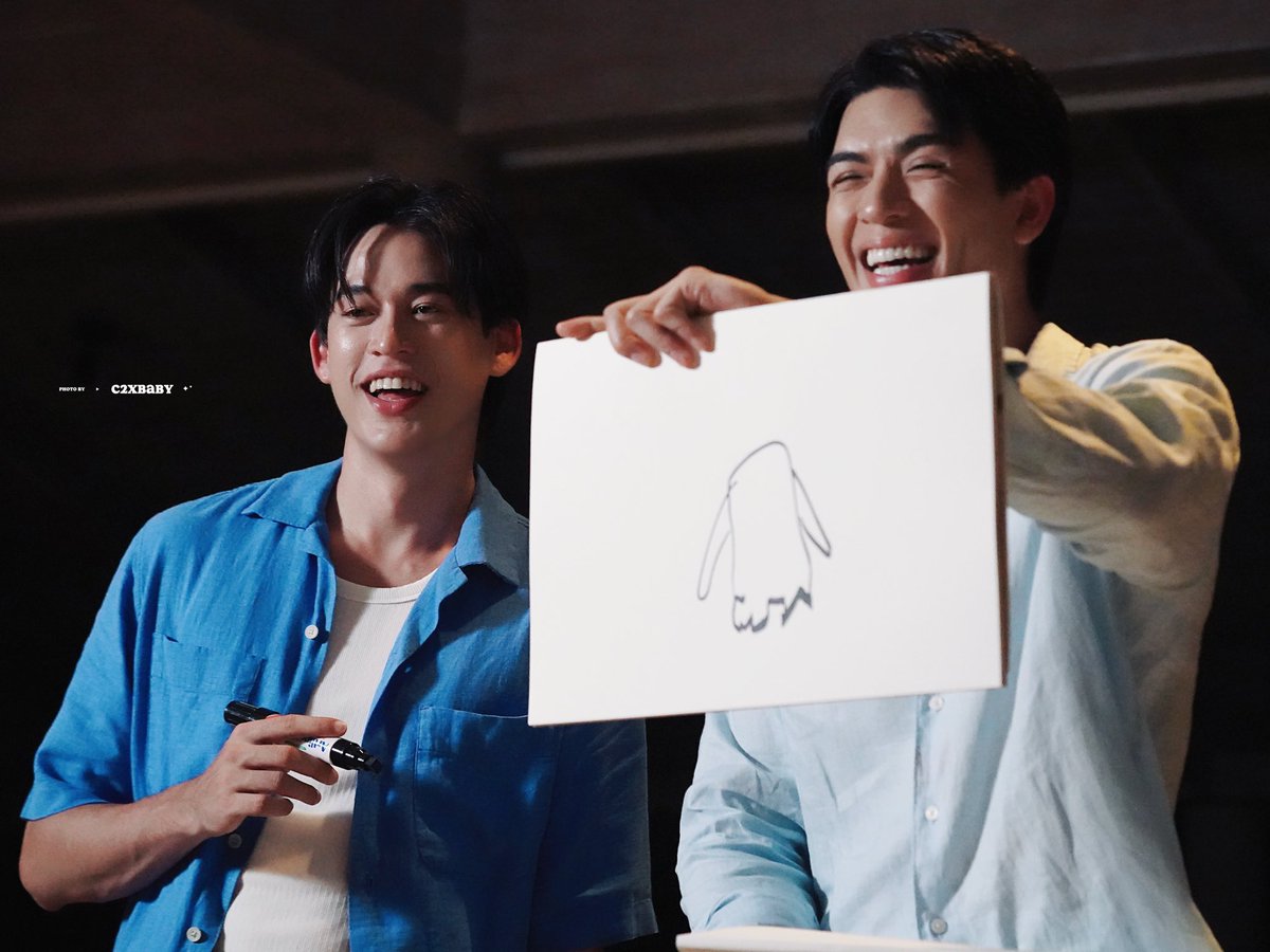 cxx970704's tweet photo. episodes

p1-2 proud🐧with his 🐧drawing + 🐻laughing his ass ofd
p3-4 sth crashed💥🤫

#MamixJossGawinMaldivesTrip
#JossGawin https://t.co/PXTHe2dMCk