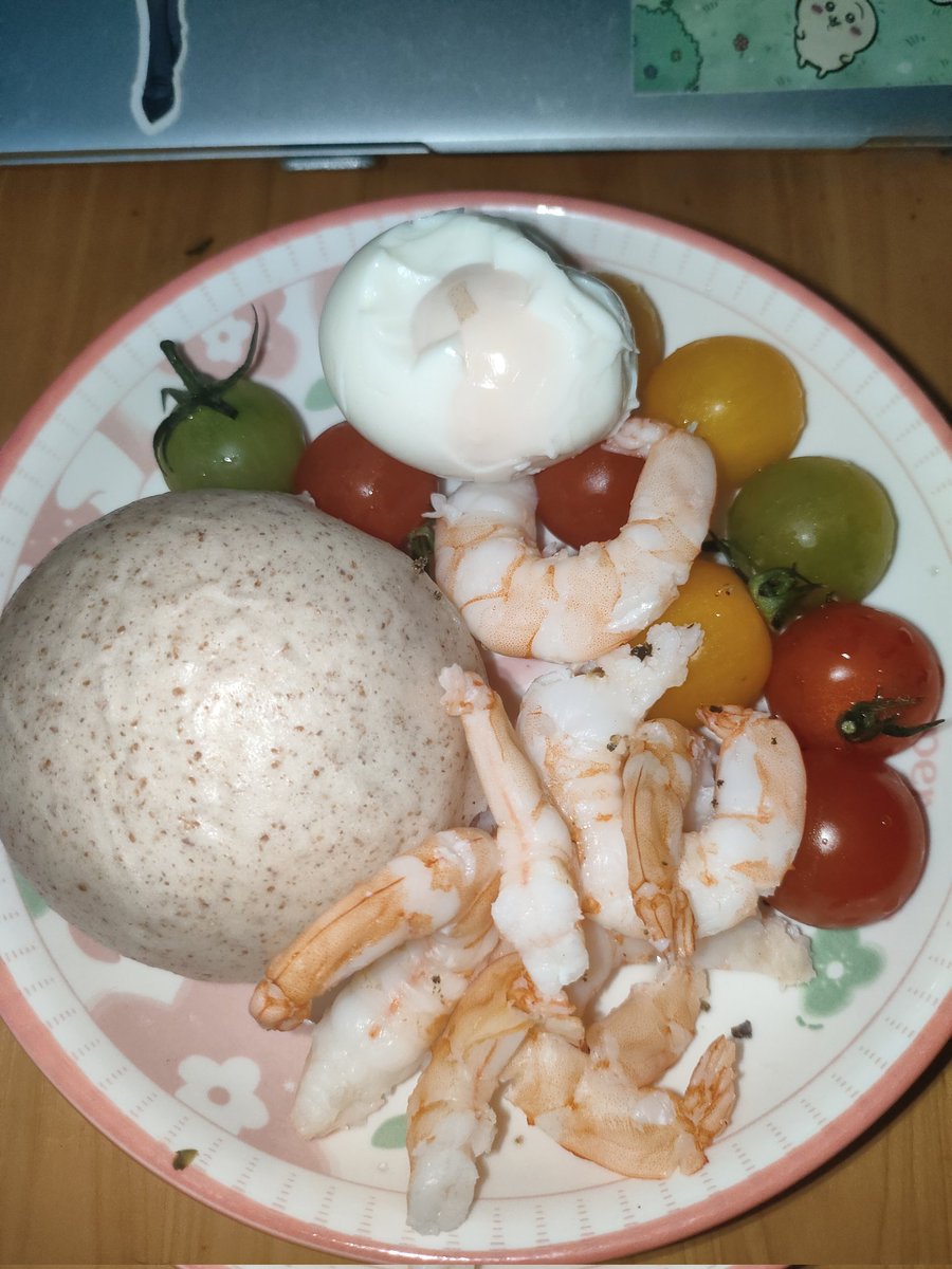 Hhu_369's tweet photo. 我的身材处于马上就要超重但是看起来没啥赘肉，肚子也比之前要小点了，每天吃得和苦行僧一样 https://t.co/0HjRqn4sQJ