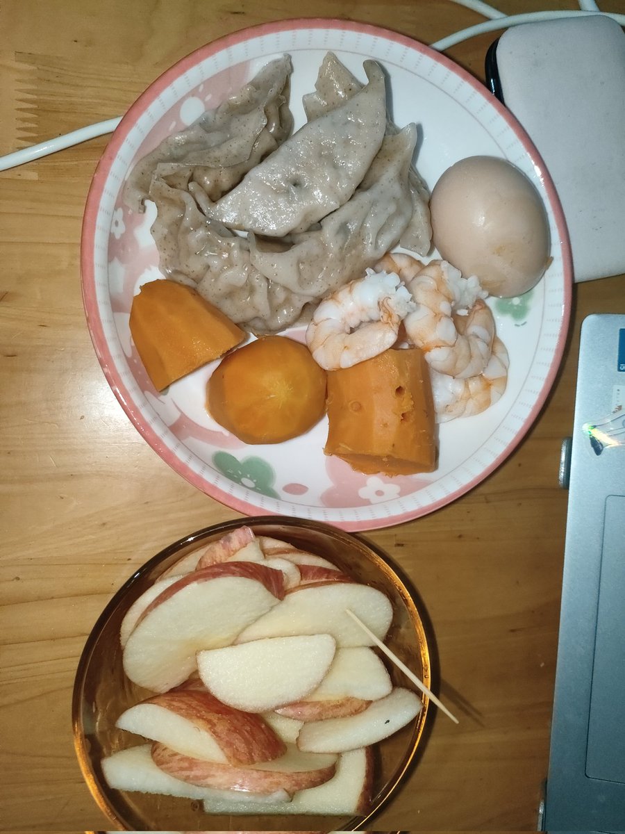 Hhu_369's tweet photo. 我的身材处于马上就要超重但是看起来没啥赘肉，肚子也比之前要小点了，每天吃得和苦行僧一样 https://t.co/0HjRqn4sQJ