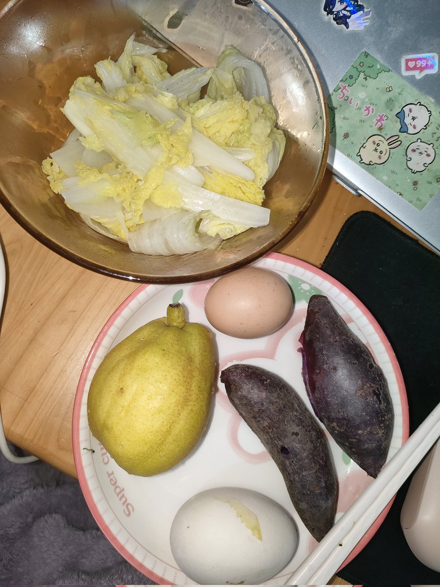 Hhu_369's tweet photo. 我的身材处于马上就要超重但是看起来没啥赘肉，肚子也比之前要小点了，每天吃得和苦行僧一样 https://t.co/0HjRqn4sQJ