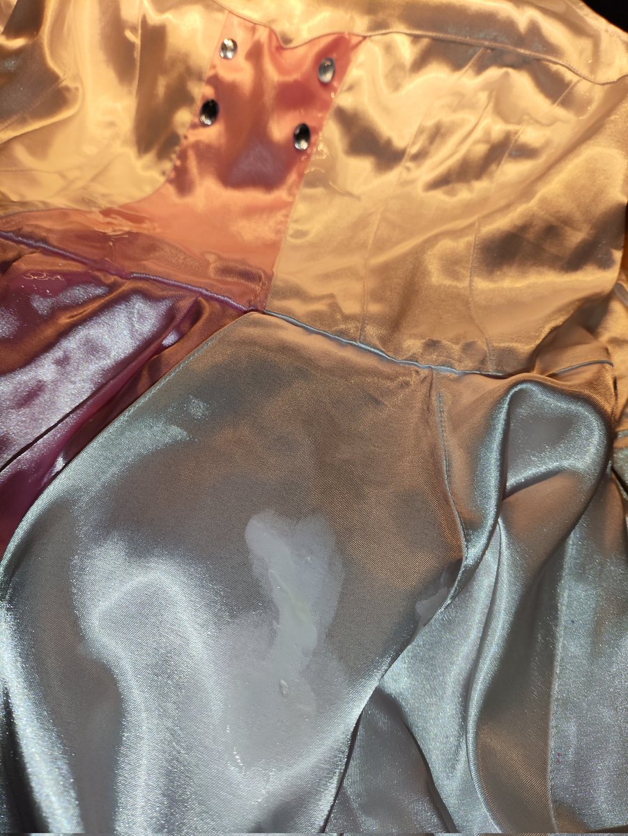 sesexiaochun's tweet photo. 好久没有射lovelive的小偶像了呢
今天爆射唐可可的小星星演出服
攒了几天的热牛奶飞溅在唐可可的身上，如果这样去见粉丝的话一定超级羞耻吧😝 https://t.co/8ODQ1FIqXb
