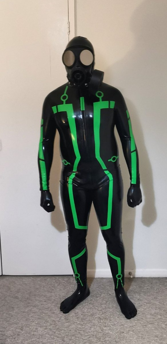 AUTop90's tweet photo. @latexkinkfox thank you for the new suit. Feeling fresh and ready. https://t.co/bpfutZOUyp