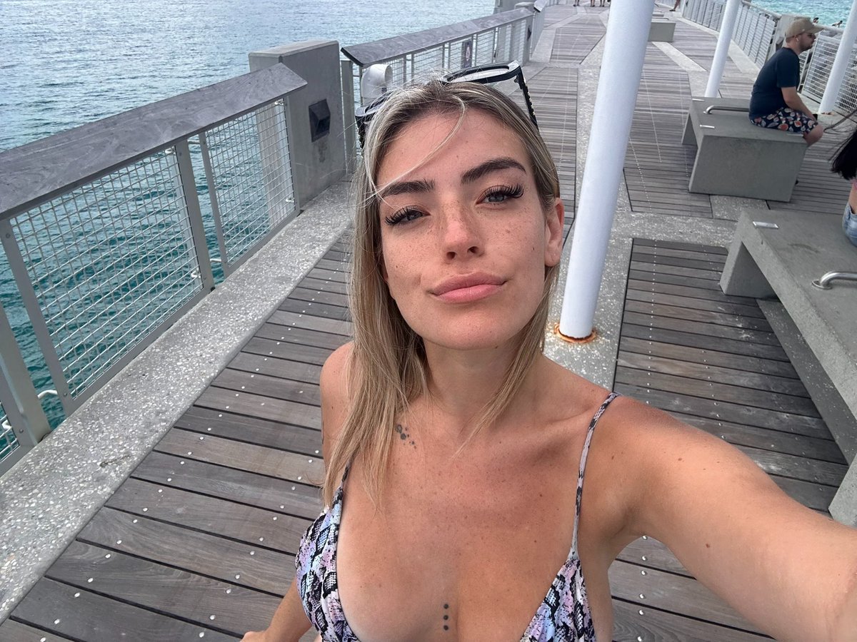 f3rhermidag's tweet photo. south beachhhhh 🏝️ https://t.co/XoK459uWmL