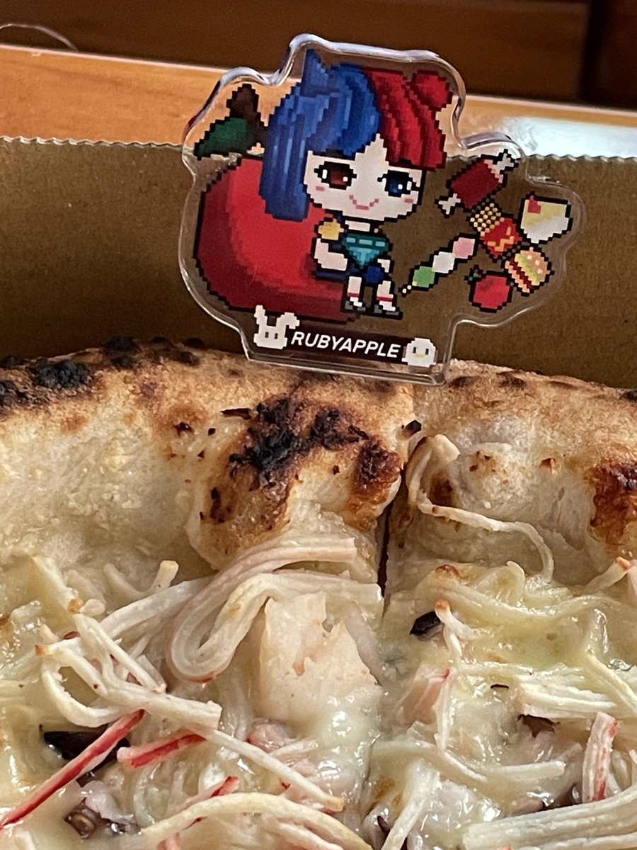 rubyapple0708's tweet photo. 不管什麼時候！一個人！N個人！都可以帶上你的吃飯好夥伴！一起吃遍全世界！寶石蘋果飯友！通販開放啦！記得Tag #飽食蘋果 
可以在我們新的官網上看到庫存唷！或是留言「要要要！」我們會與你聯繫❤️

全新官網：https://t.co/M6oynO0zkk
一起吃吃吃起來！意識圖如下💎🍎

#飽食蘋果 #飯友 #通販 https://t.co/BNRrm6vyRF