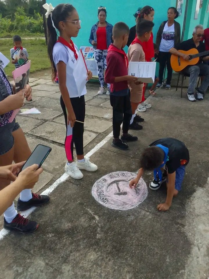 MariaLConsuegra's tweet photo. #EducacioónMinas. Diferentes actividades realizan los pioneros en saludo al aniversario de la OPJM. https://t.co/uDupe4rjpL