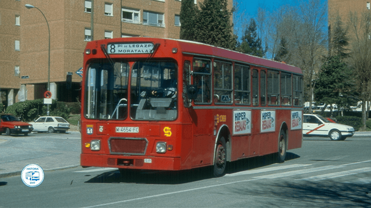 EMTmadrid's tweet photo. 🎂 ¡Nuestra actual línea 8 ha cumplido 56 años!

🤔 Tuvimos hasta 2 líneas 8 con anterioridad, pero en marzo de 1970 se estableció la actual y ese mismo año ya unía Legazpi con el barrio de Moratalaz.

Su #HistoriaDeLínea, en nuestro #BlogEMT:g https://t.co/uWipYoSfq7 https://t.co/R5YI4OYgwp