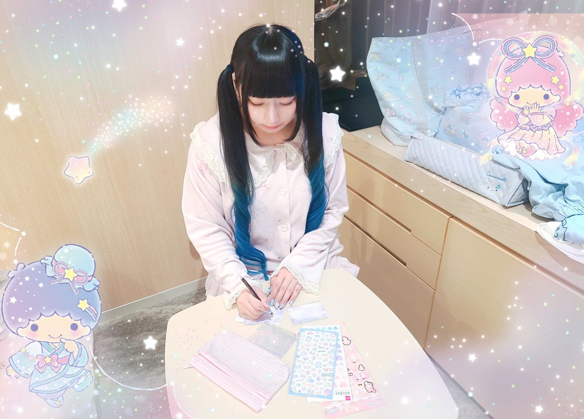 こんばんまーすぐ🍼🌙
今日はmozoにまるまるに会いに
行ってからの名駅でメレハ見て
からのニアジョイカフェでした😳
この週末行きたい現場かぶりすぎ
で厳選しても大変だった😭怒涛の
4日間終了💦気持ち切り替えて
残りのデコチェキ頑張る✨遠征中
もメセカ書いてたよ💗SNSも
たまりすぎ😭頑張れ私！