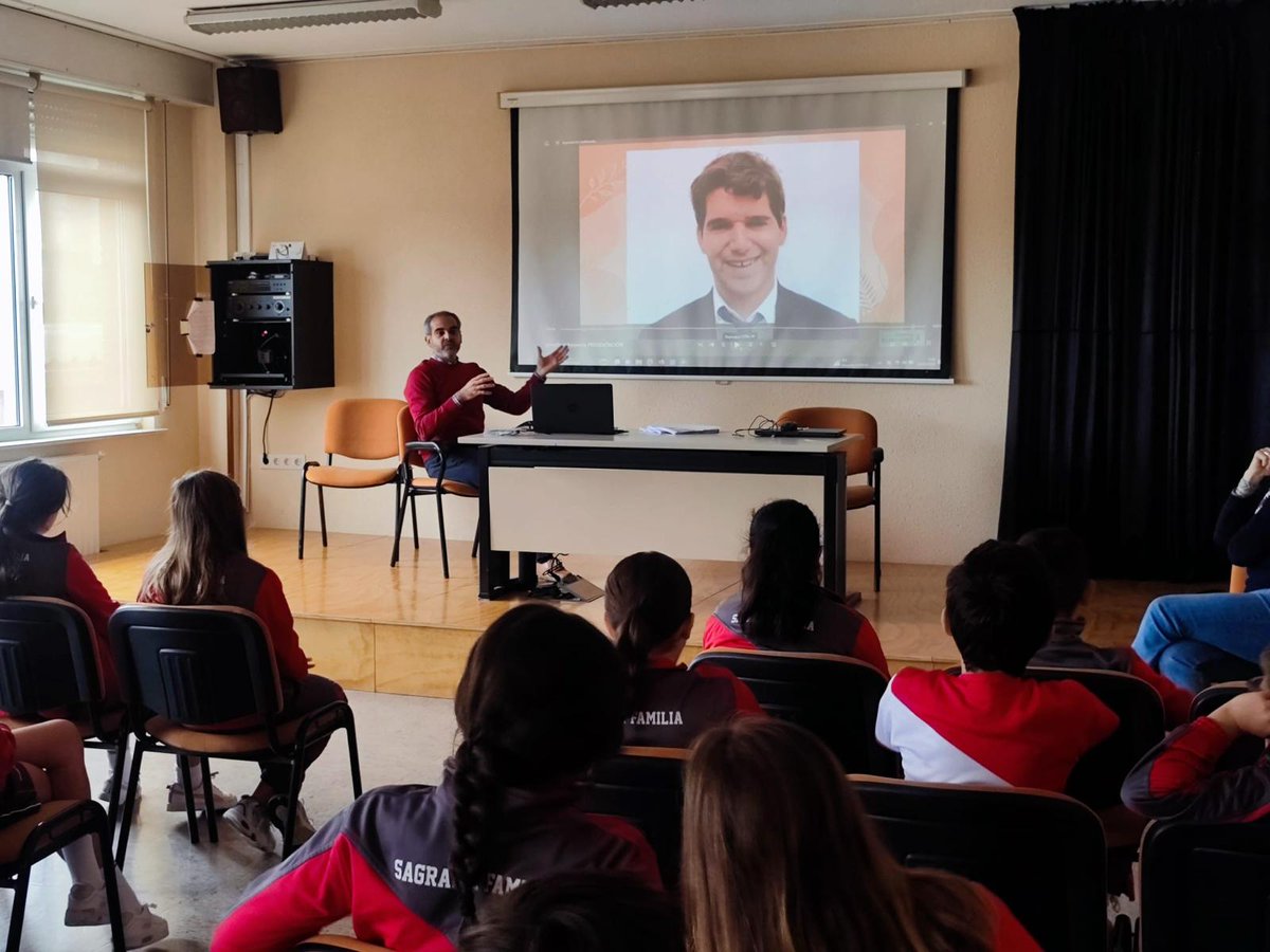 💫 El Colegio Sagrada Familia, de Santander, ha celebrado su Semana Cultural con el recuerdo muy presente de Ignacio Echeverría, el héroe del monopatín.

🛹 Su ejemplo ha vuelto a estar muy presente entre alumnos y profesores, pasando por la memoria, los pensamientos, los