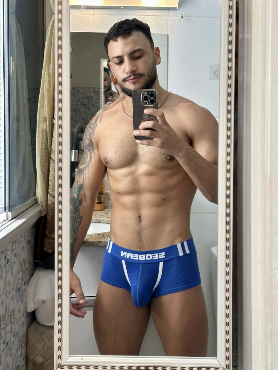 𝐂𝐋𝐄𝐕𝐄𝐑𝐒𝐎𝐍 𝐂𝐀𝐒𝐓𝐑𝐎 tweet media