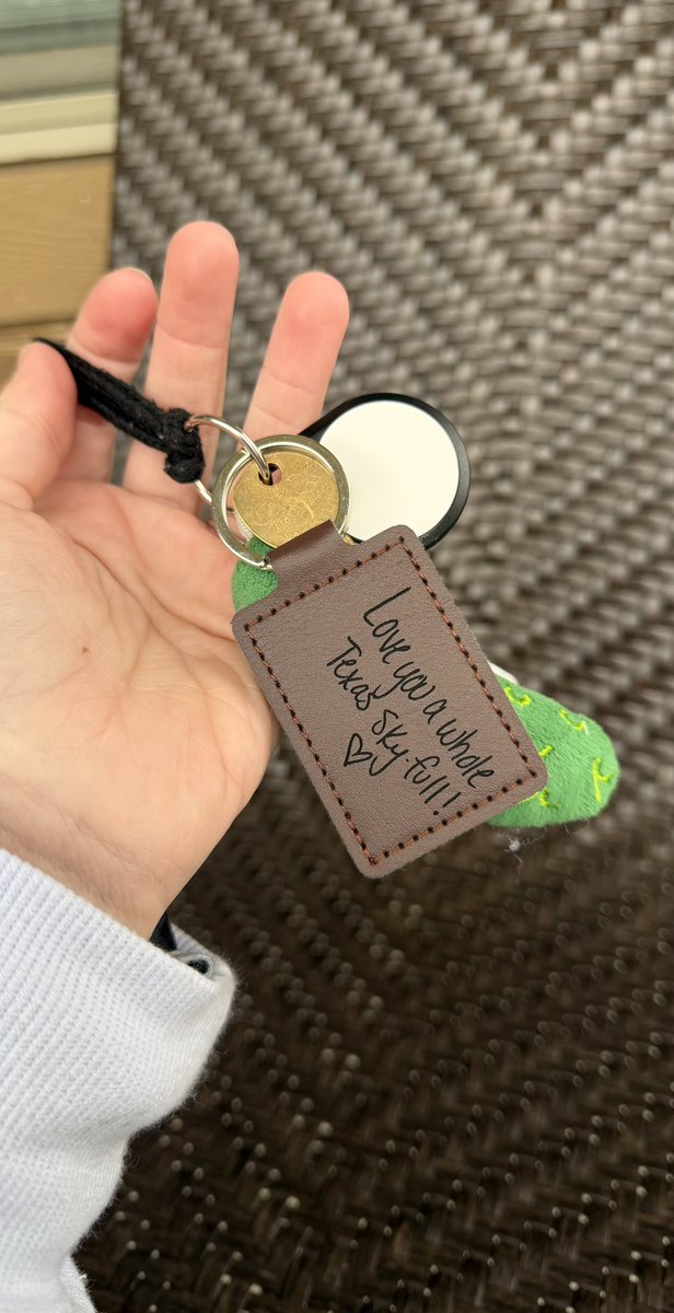 _alyssaaa__'s tweet photo. Hey guys! I’m making personalized and custom items like coasters, keychains, dog tags, and other small pieces, all made to be meaningful and one-of-a-kind. ✨

If you’re interested in something custom, feel free to message me — I’d love to create something special for you 🤍 https://t.co/KYO3otdOI3