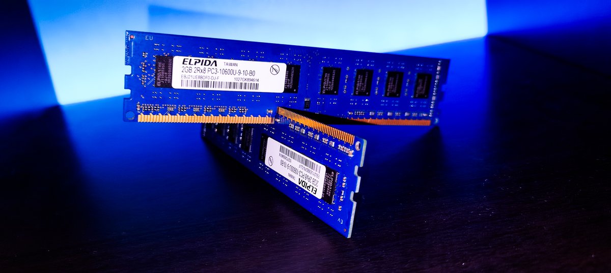 TechRepairInfor's tweet photo. La RAM plus c'est grand, plus il peut traiter de
dossiers en même temps sans s'emmêler les pinceaux.

🚀 Passer de 8 Go à +16 Go ,c'est comme
offrir un café serré à ton ordinateur : tout devient
fluide et sans lag.

Ton PC rame plus qu'un kayakiste à contre courant ? https://t.co/8PD2wr508x