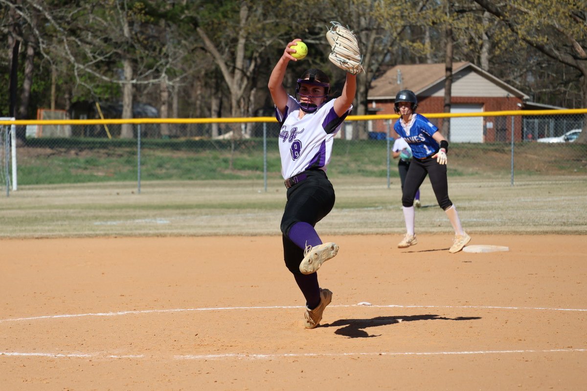 emily_young2029's tweet photo. Had a great week batting .400 with a triple and in the park home run! I threw 200 pitches in 12 innings with a strike % of 70! Looking forward to continuing a great season! https://t.co/rln0193vHs