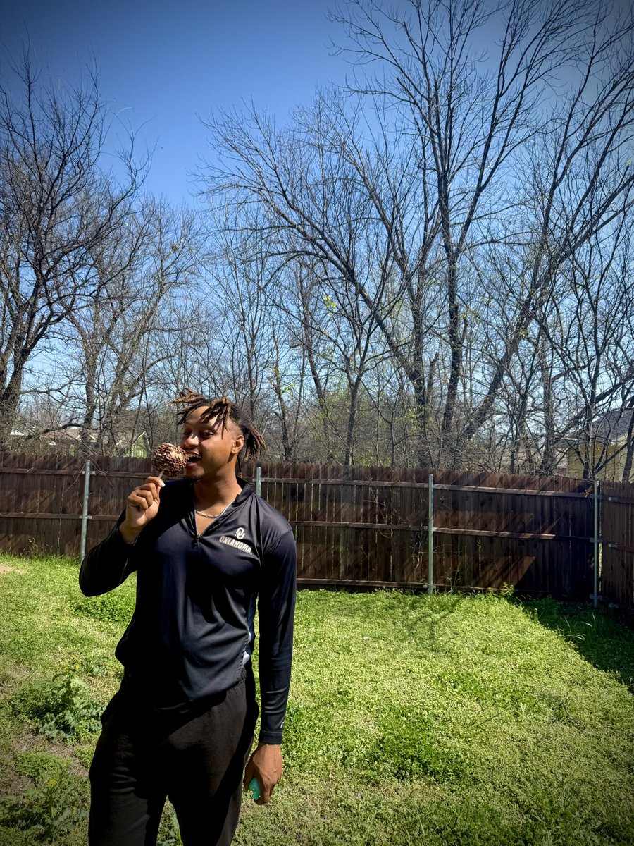 Zues.Mena tweet media