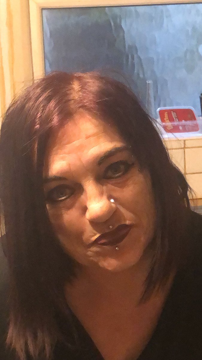 gothicjacky's tweet photo. Like and Repost if you want an updated “What’s in my makeup bag” - A decade later :0 https://t.co/JDZusDEcYp