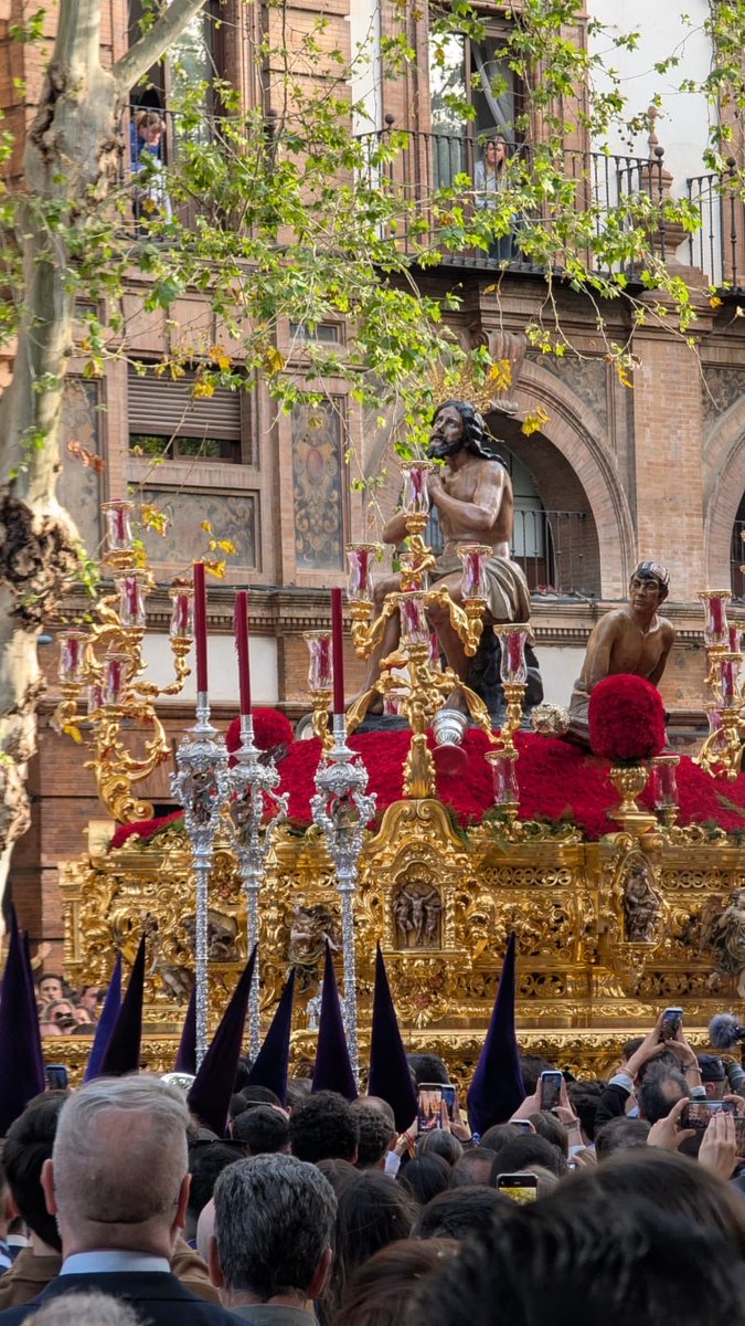 elllamadorcsr's tweet photo. El misterio de la @hdadlaestrella adelantando a los ciriales en San Pablo. 📷 José Ruano https://t.co/COGWvdCMO0