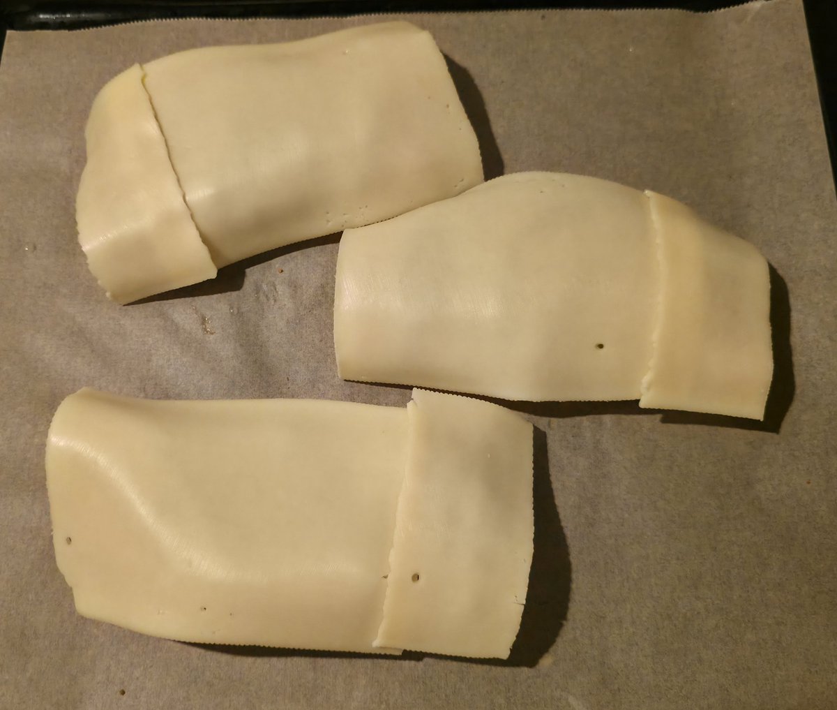 PMD486's tweet image. ~Oven-baked sandwich with curry ketchup, chicken wiener, pickles and cheese~

#CapyVirus #PMDsDinner