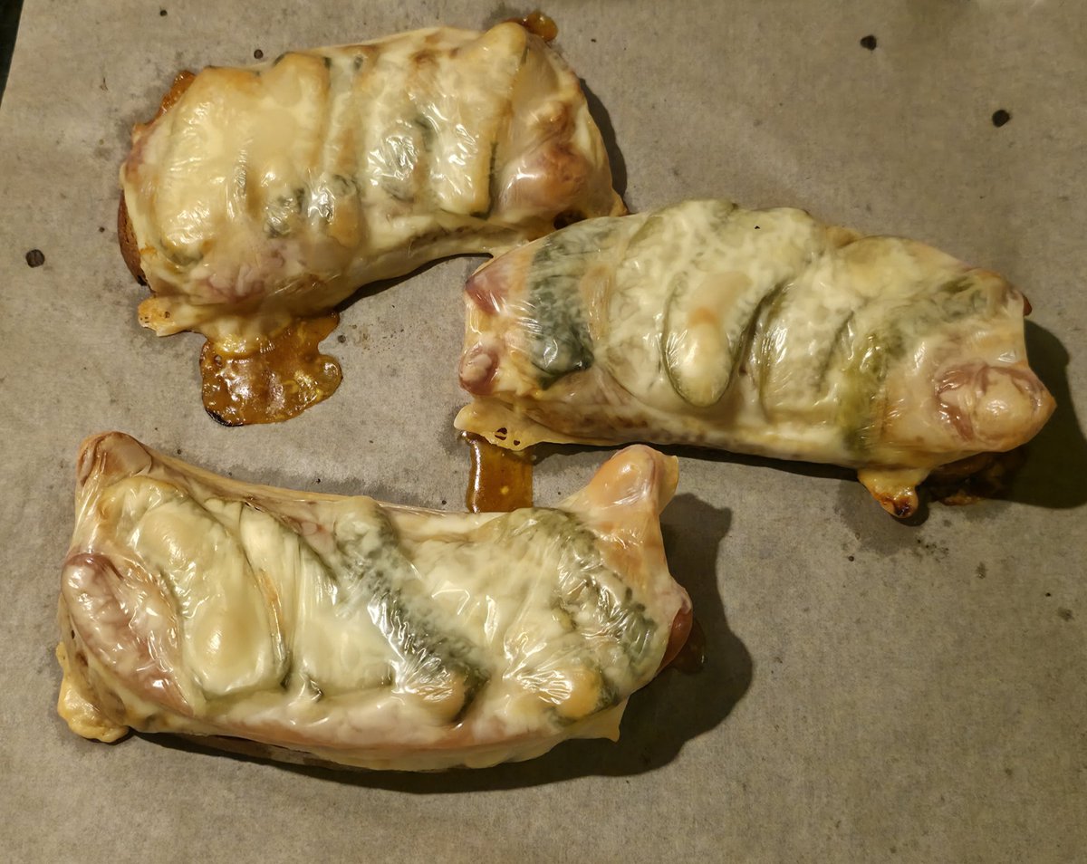 PMD486's tweet image. ~Oven-baked sandwich with curry ketchup, chicken wiener, pickles and cheese~

#CapyVirus #PMDsDinner