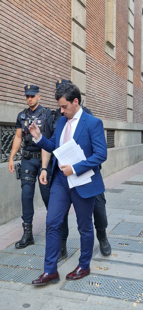 † Andrés † tweet media