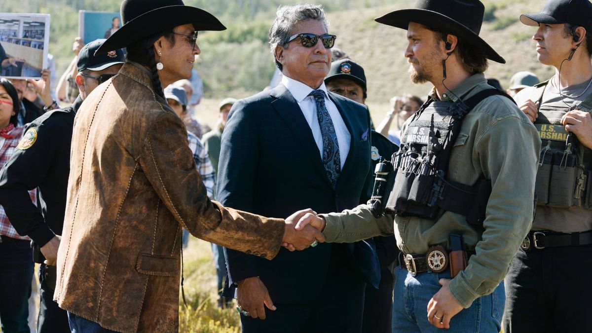 screenrant's tweet image. EXCLUSIVE: Returning franchise star, Mo Brings Plenty, worked alongside franchise creator #TaylorSheridan throughout #Yellowstone and its prequels as the American Indian Affairs Coordinator to ensure that the series was bringing a unique, authentic, and very much real perspective
