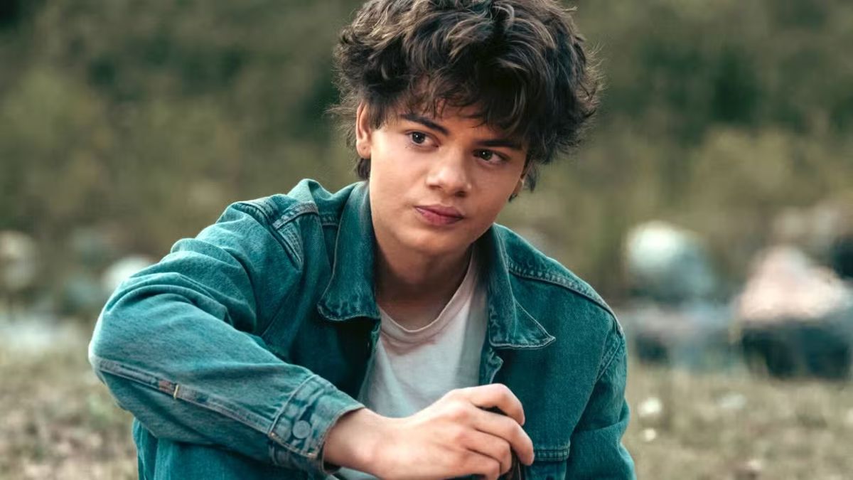 screenrant's tweet image. EXCLUSIVE: Returning franchise star, Mo Brings Plenty, worked alongside franchise creator #TaylorSheridan throughout #Yellowstone and its prequels as the American Indian Affairs Coordinator to ensure that the series was bringing a unique, authentic, and very much real perspective