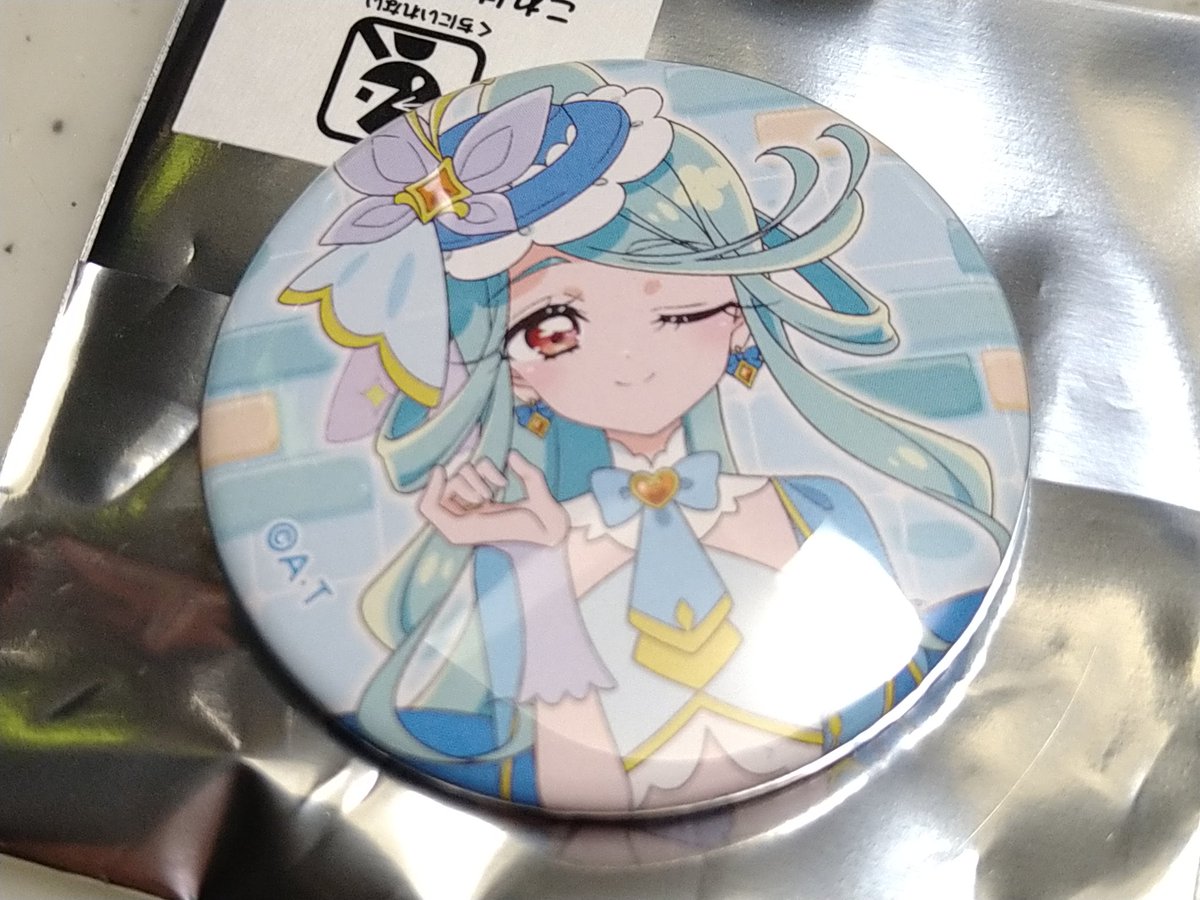 そういえば、デゴチ氏に東京土産をいただいたのだった。プリティストアのプリキュアクッキー! ありがとうございます〜!ヽ(='▽`=)ノ …プリティストア名古屋でも売ってるなんて…言えないッ…(言った) おまけの缶バッジはキュアエクレール。 