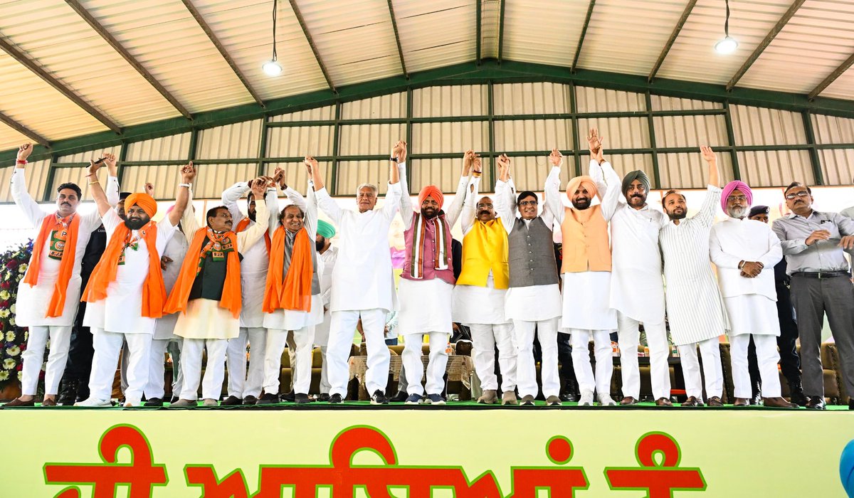 NayabSainiBJP's tweet photo. आज पंजाब के कुराली में विशाल जनसभा को संबोधित करते हुए पावन और वीरों की धरती को नमन किया। 

आज पंजाब एक महत्वपूर्ण मोड़ पर खड़ा है और उसे नई दिशा, नई ऊर्जा तथा एक मजबूत डबल इंजन सरकार की आवश्यकता है, जो विकास को गति दे और जन-जन के विश्वास को मजबूत करे। https://t.co/BFhyyRR4KB