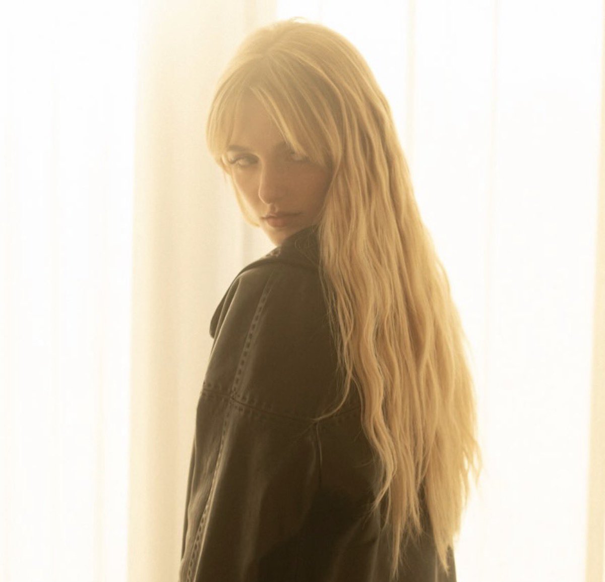 maysilee thinker 💭 tweet media