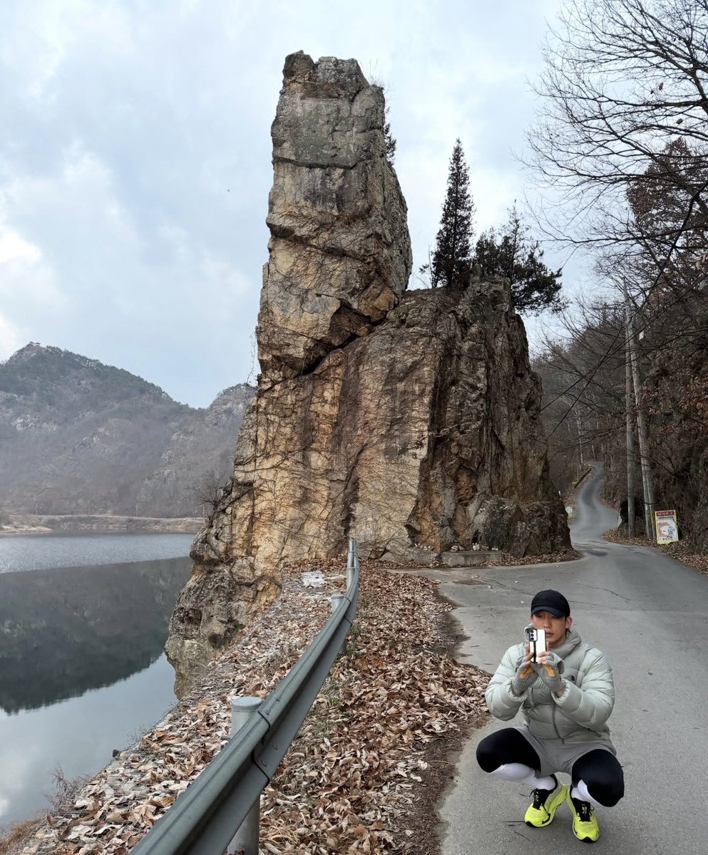 dolgolaeui's tweet photo. Lee Sang Yi #leesangyi #이상이 #bloodhounds #bloodhounds2 #goodboy #nogainnolove #spiceupourlove #mydemonkdrama #hanriverpolice #hometownchachacha #youthofmay #whenthecamelliablooms You can also follow Sang Yi’s official IG account - leesangyi_ https://t.co/NFj8HpklBI