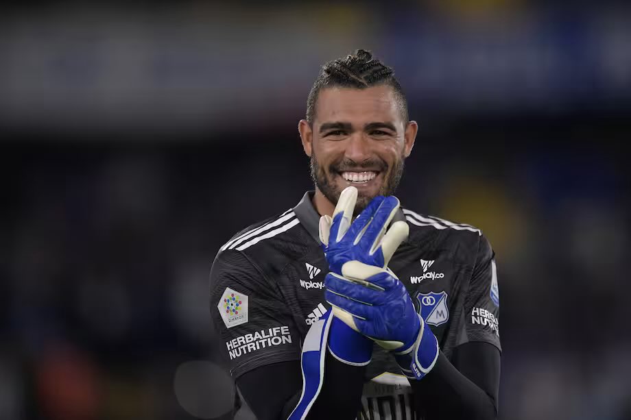 CARLOS DARWIN PROBÓ LA CHANGUA E IMPLOSIONÓ tweet media